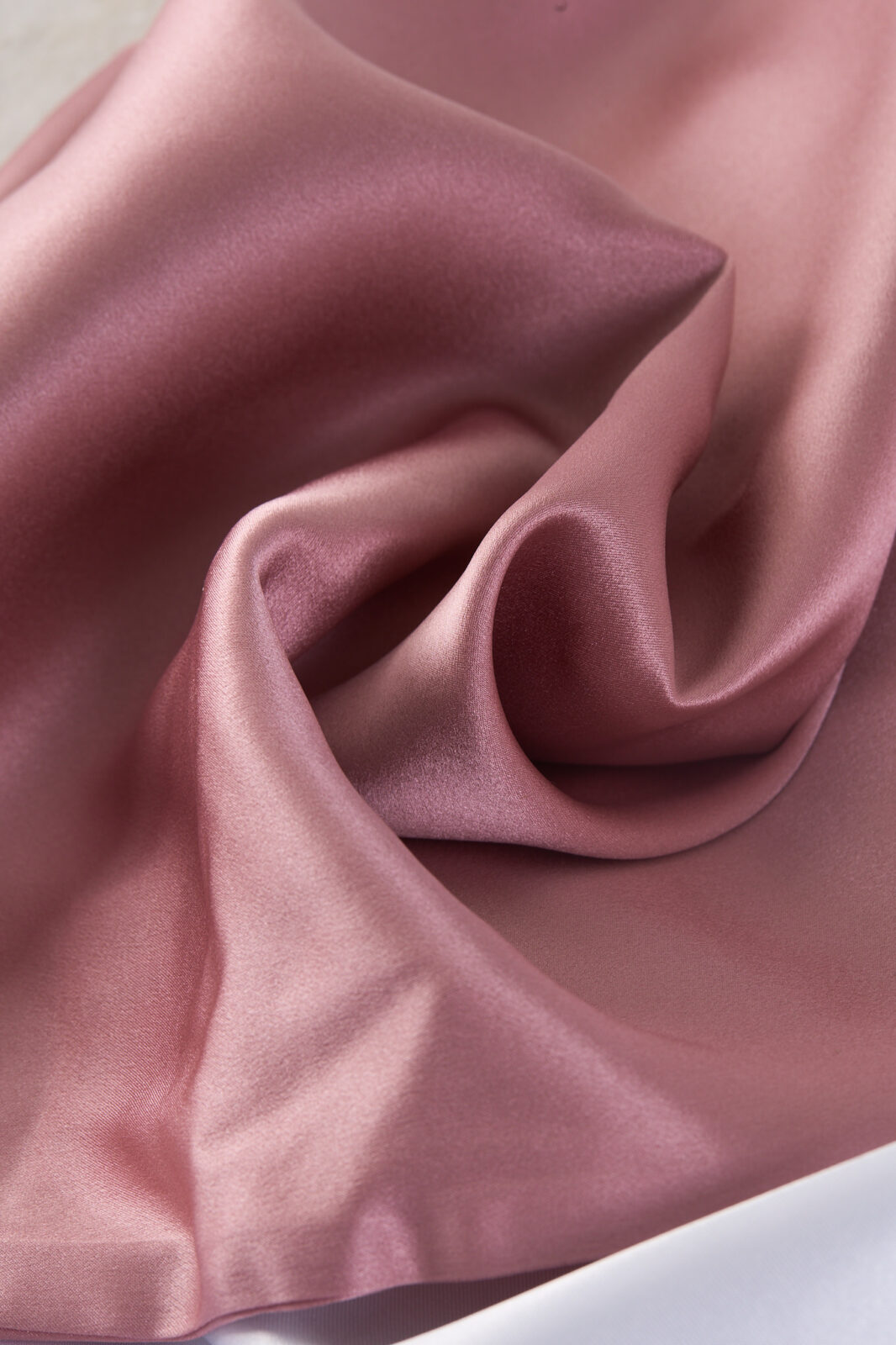 Hodvábna obliečka staroružová pre lepší spánok a menšie trenie vlasov